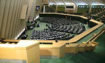 چفیه بر گردن نمایندگان مجلس